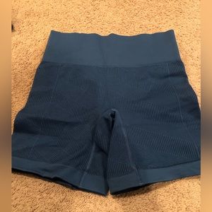 lululemon bike shorts. i think they are a 4? measurements in pics